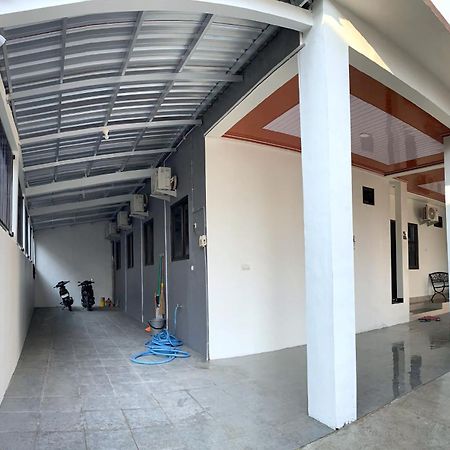 Kusuma Raya Guest House Srondolwetan المظهر الخارجي الصورة