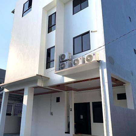 Kusuma Raya Guest House Srondolwetan المظهر الخارجي الصورة